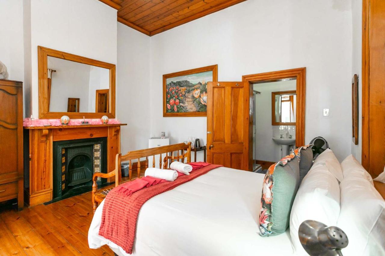 Hotel Ravenscliff Manor Oudtshoorn Esterno foto