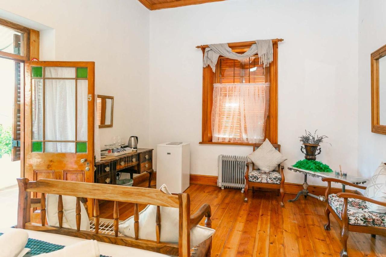 Hotel Ravenscliff Manor Oudtshoorn Esterno foto