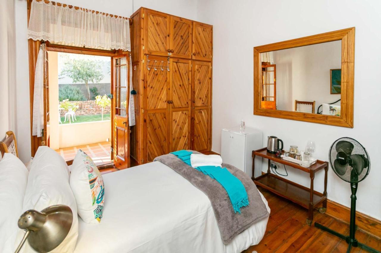 Hotel Ravenscliff Manor Oudtshoorn Esterno foto