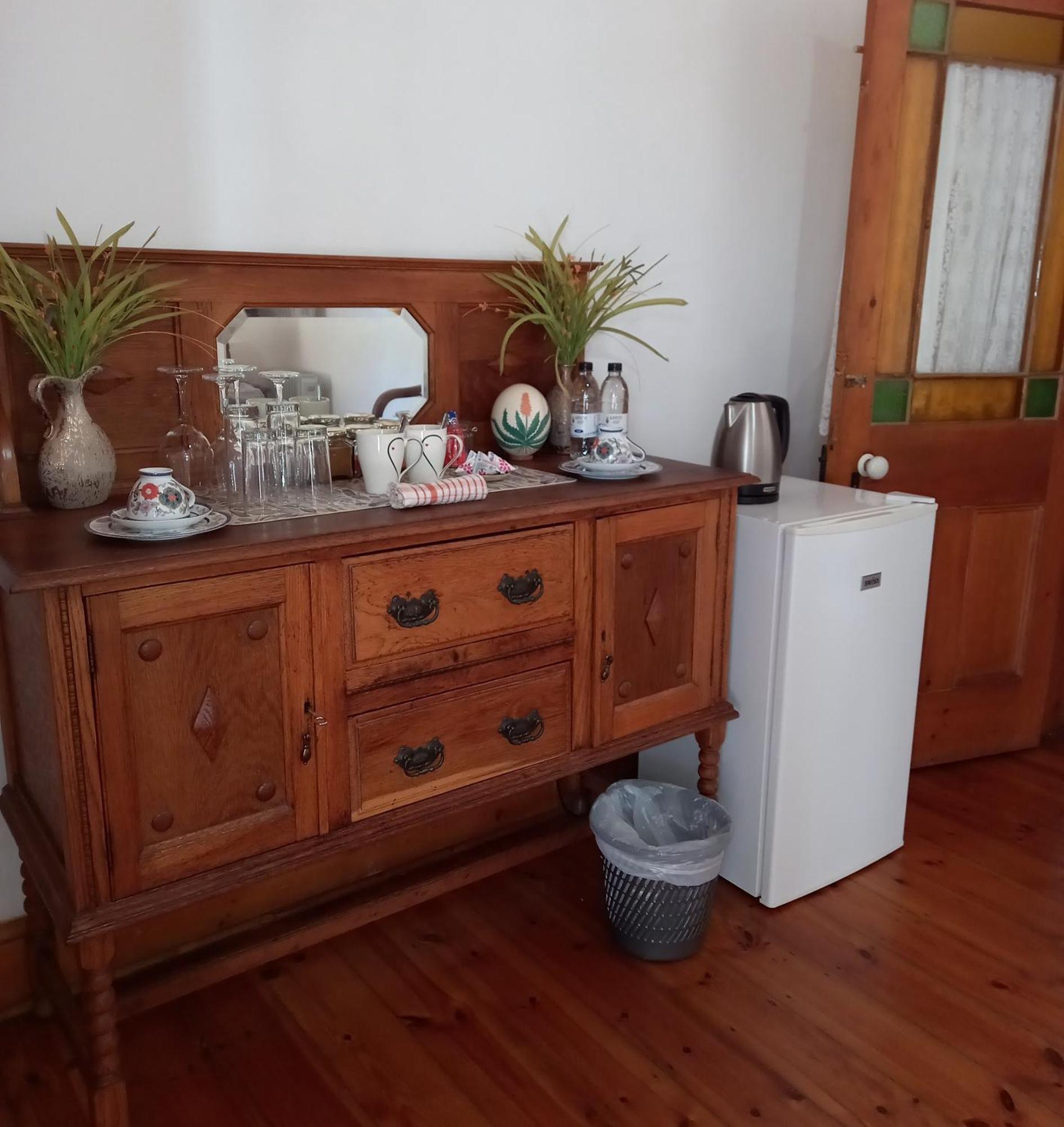 Hotel Ravenscliff Manor Oudtshoorn Esterno foto
